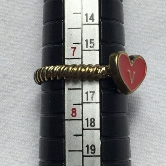 VTG Heart Ring Letter V Initial Size 7.25 Gold Tone Red Enamel Valentine's Day - Picture 2 of 6